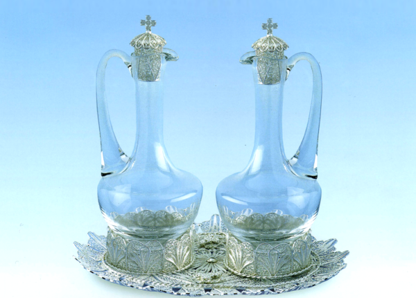 Ampolle in filigrana d'argento e vetro soffiato ideali per la Santa Messa