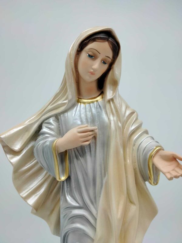Statua della Madonna di Medjugorje cm 40 (15,75'') in resina perlata per interni ed esterni