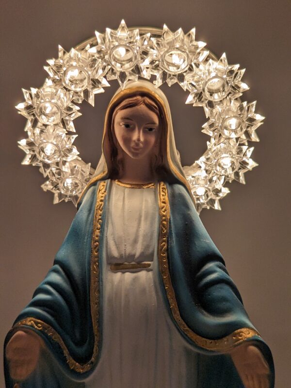 statua Madonna con luce